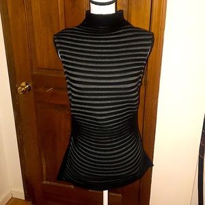 Sleeveless Turtleneck Cashmere shirt